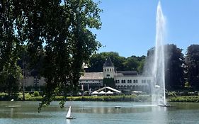 Martin's Château Du Lac